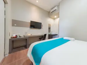Sans Hotel Berau Square