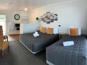 Racecourse Motel