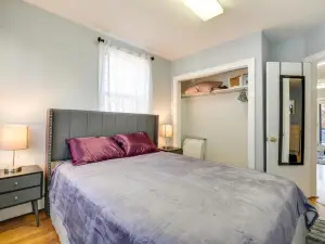 Cozy Water-View Apt in the Heart of Downtown!