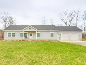 3 Mi to Dtwn: Family-friendly Home in South Haven!