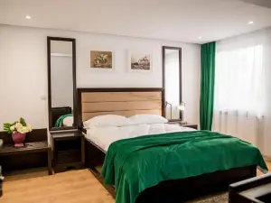 Hotel THR Center