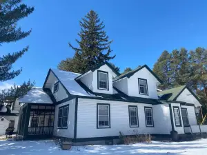 Fern Cottage: A Charming Cozy Saranac Inn Camp