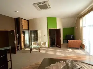 Hotel Sens