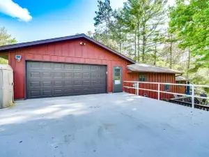 Grill & Fire Pit: Waterfront Cameron Retreat!