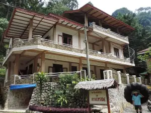 Riverside Guesthouse