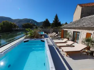 Integra Hotel