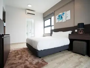 The First Stay Hotel
