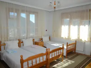 Kristal Guest House
