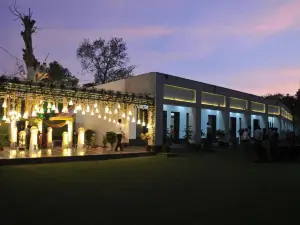 Jhansi Hotel