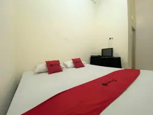 RedDoorz Near Gor Lagaligo Palopo