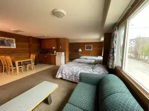 Raccoon Lodge Motel