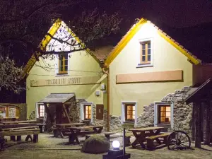 Restaurace & Penzion U Tří Jasanů