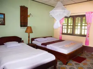 Anouxa Riverview Guesthouse