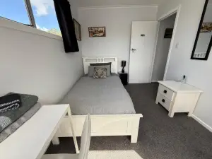 Inglewood Shared Home Bnb