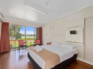 Crown Hotel Motel