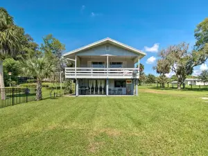 Docks + Balcony: Peaceful River Abode in Dunnellon