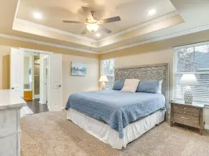 Table Rock Lake Retreat: Walk to Shore!
