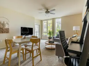 Beautiful 2Br Place on Mercer Island Pets OK