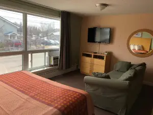 Perth Plaza Inn & Suites