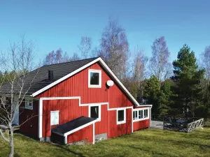 Nice Home in Lenhovda with Wifi