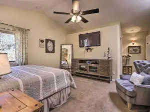 'Hilda's Cabin' Mtn-View Retreat in Pine!