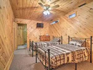 Charming Austin Cabin on 96 Acres of Land!