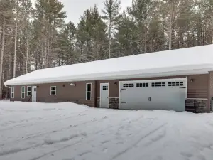Wisconsin Cabin Hideaway: 3 Mi to Lakes
