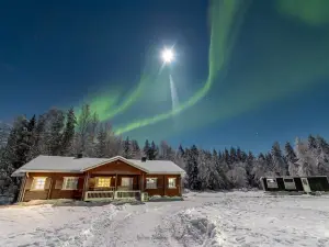 Old Pine Husky Lodge