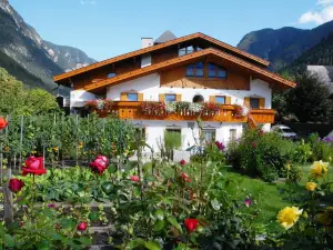 Zur Brücke - Your Home in Heart of South Tyrol, with Brixencard and Free Parking