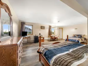 Thumb Heritage Inn