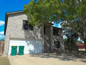 Lovely Spacious Home Near Randolph, Six Flags, Seaworld, Riverwalk and Lackland