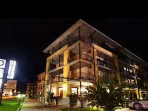 โรงแรมอากอรา