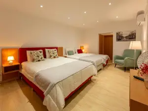 Luxury Palm Suites