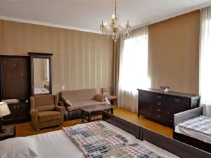 Tinikos Guest House