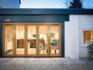 เฮเลน บราวนี่ง รอยัล โอ๊ค