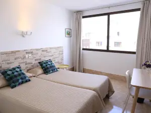 Hostal Residencia Cardona