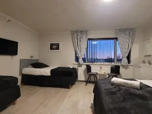 B&B Guesthouse - Bed and Breakfast Keflavik Centre