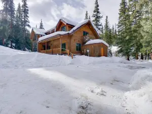 Rustic Breckenridge Cabin with Hot Tub and Deck