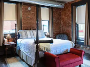 Guest Apartment at Commercial Street Studio