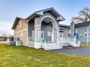 Home on Fox River Modern Decor Style!