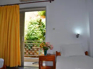 Nora Hotel