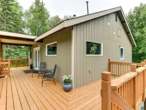 'Chugiak Moose Cottage' Near Chugach State Park!