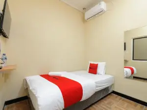 RedDoorz Near the Jungle Waterpark Bogor