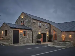 Apartments for Two in Brand New Luxury Rural Farmhouse Escape