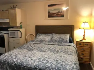 Shady Willow Travellers Guest House - Small Indipendent Units with Seperate Entrance