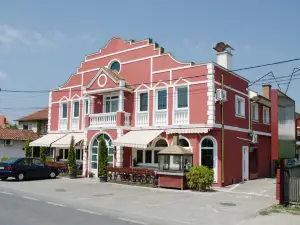 Hotel Drumski Raj