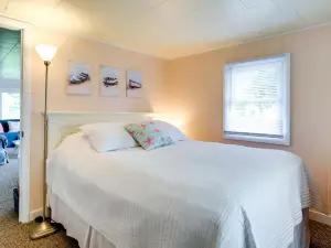 Lakefront Vacation Rental, 13 Mi to South Haven!