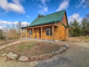 Close to Vineyards Updated New Haven Retreat!