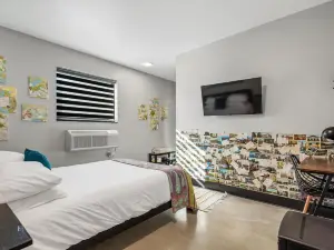 Room for Two with Pool and Kitchen Access