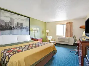 Super 8 by Wyndham Newport News/Jefferson Ave.